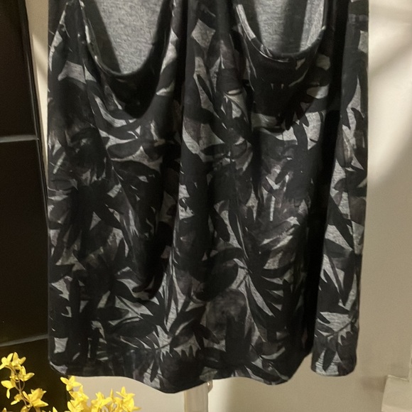 Patterned Tank Top - Picture 8 of 9